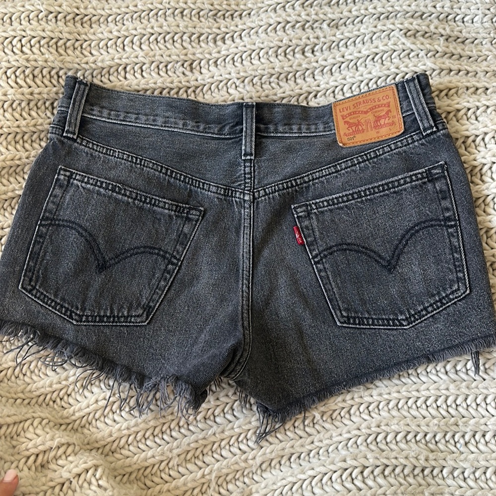 black 501 levi cut off shorts